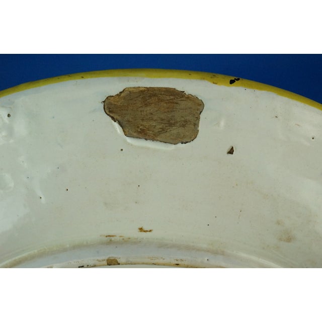 Antique Italian Ceramic Plate with Noble Coat of Arms from Montelupo Manufacture, 1700s For Sale - Image 18 of 18