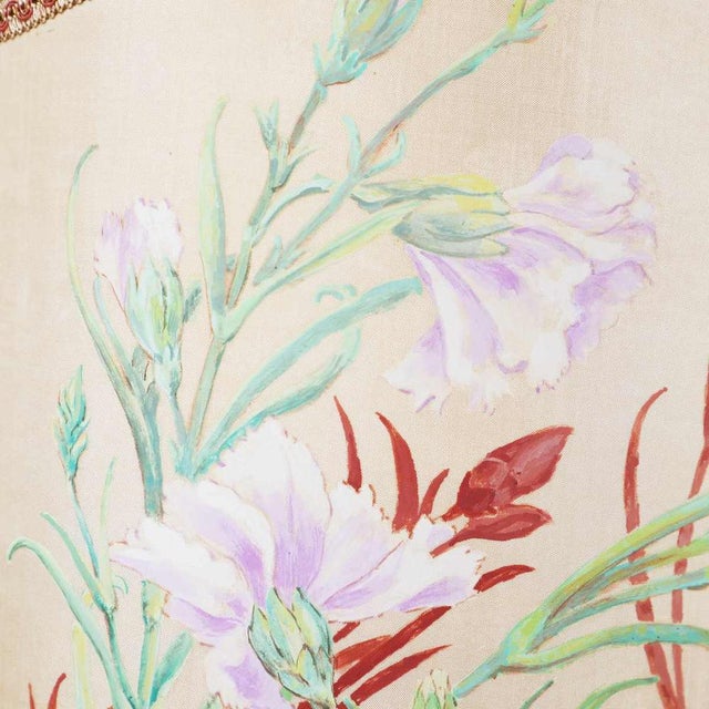 Descrizione Articolo: lampada da tavolo vintage in metallo e paralume dipinto a mano Altezza: 71 Larghezza: 32 Diametro:...