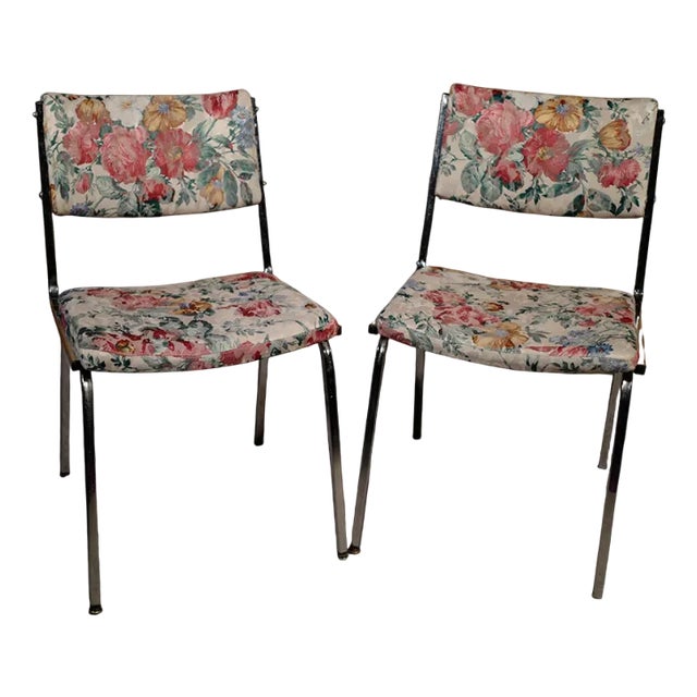 Set of Metal Leg Chairs For Sale