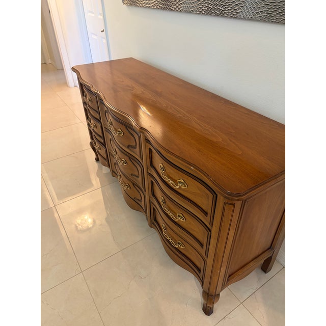 French Provincial 1960s Drexel French Provincial Dresser For Sale - Image 3 of 7