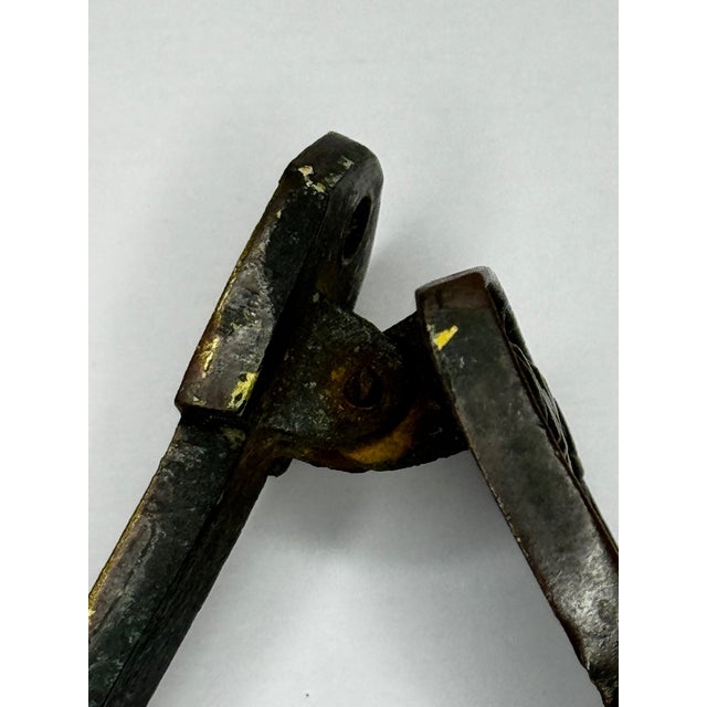 British Cheddar Bronze Door Knocker Heraldic Coat of Arms Shield Fleur De Lys C1925 For Sale - Image 9 of 18