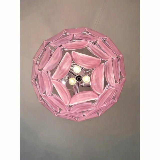 Italian Petals Chandelier in Pink Murano Glass by Simoeng, in Exhibition Piece conditions. Designed from 2000 Up to 250V...