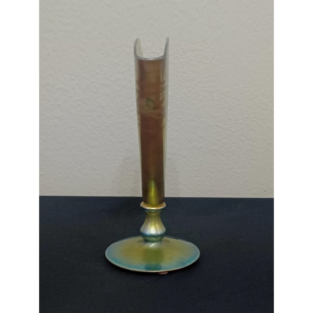 This decorated antique gold aurene Art Nouveau fan vase is a beautiful piece of early 20th-century American art glass by...