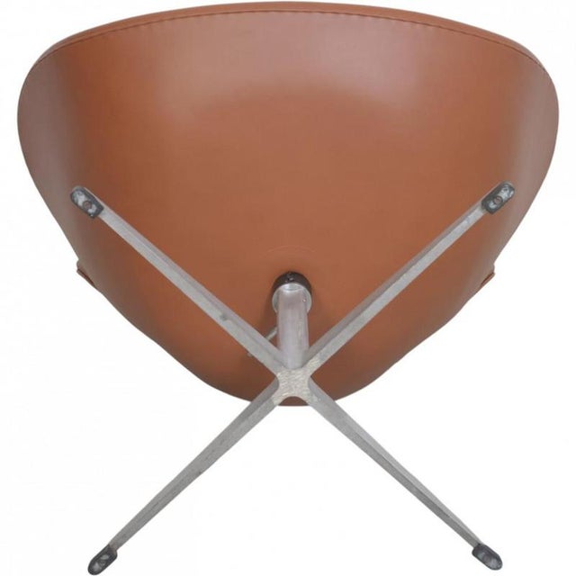 Vintage Swan Chair in Leather by Arne Jacobsen, 1960s For Sale - Image 13 of 16