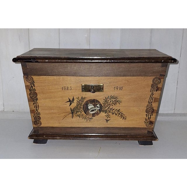Antique Handmade German Lidded Chest in Stained and Colored Maple Wood, 1910 For Sale - Image 10 of 10