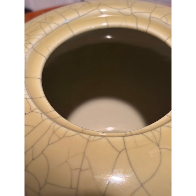 This item is in excellent condition without blemishes ,scratches or wear or cracks. The Jar pattern is a crackle finish ,...