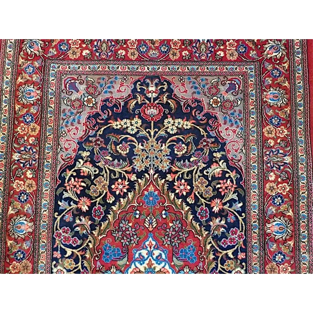 This ghom rug is made of cotton from cork wool. Very fine and dense link with approx. 500,000 knots / m².