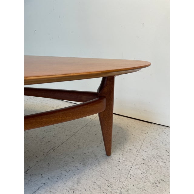 Mid-Century Modern Brown Saltman Guitar- Pick Mahogany Coffee Table, 1950s For Sale - Image 3 of 6
