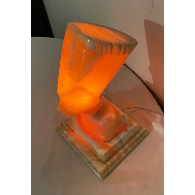 1970s Large Vintage Hand Carved Onyx Stone Egyptian Revival Nefertiti Table Night Lamp For Sale - Image 10 of 15