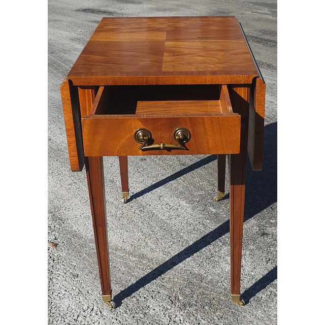 Mid Century Cross-Banded Crotched Mahogany Pembroke Rolling Side Table For Sale - Image 4 of 12