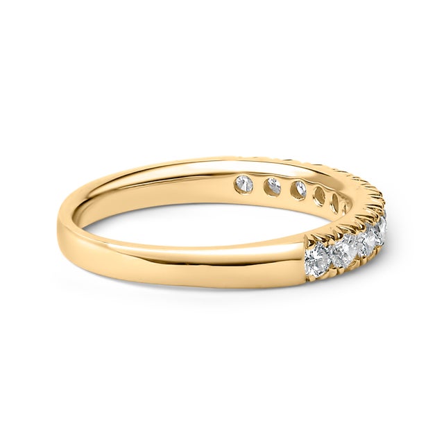 Crafted from polished 14K yellow gold, this classic band marries the charm of tradition with the finesse of contemporary...