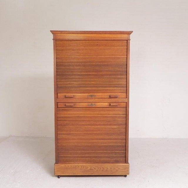 This unique cabinet is multifunctional. It can even fit LPs! The cabinet is a single unit and therefore does not consist...