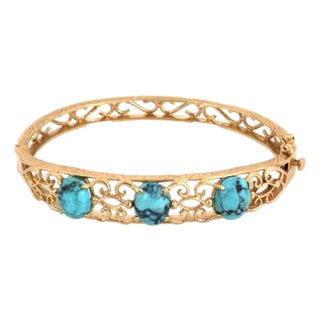 Mid 20th Century Turquoise 14k Yellow Gold Fancy Scroll Design Hinged Bracelet For Sale