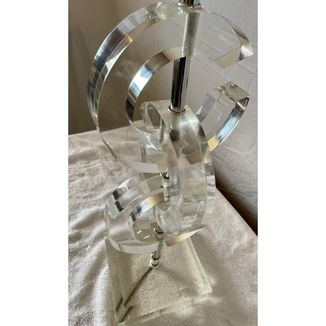 1970s Mid-Century Modern Lucite Table Lamp For Sale In Palm Springs - Image 6 of 13