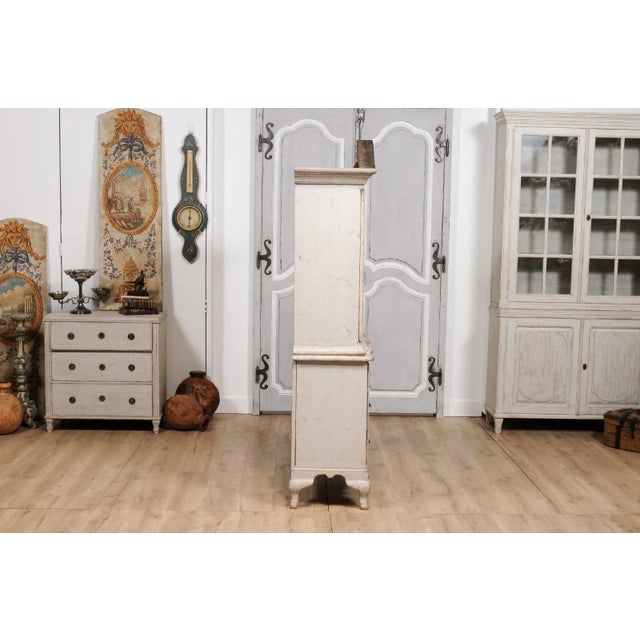 Rococo Style 1850s Swedish Light Grey Painted Bonnet Top Vitrine Cabinet For Sale - Image 11 of 12