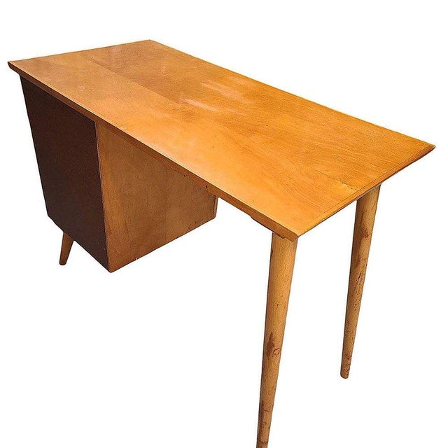 Mid-Century Modern 1950s Mid-Century Blond Maple Desk by Paul McCobb "Planner Group" for Winchendon For Sale - Image 3 of 6