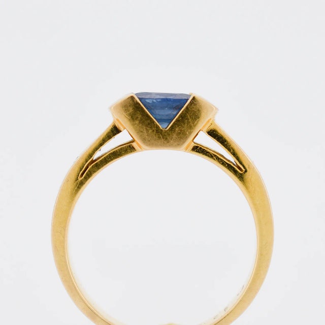 Vintage Solitaire Gold Sapphire and Diamonds Circa 1970, Size 6.5 For Sale - Image 4 of 7