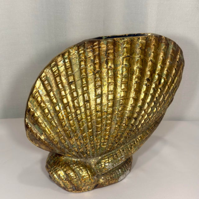 1980s Palm Beach Regency Bespoke Multilayered Gilt Ceramic Shell Vase For Sale In Mobile - Image 6 of 12