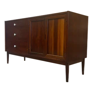 1970s Vintage Mid Century Modern Drexel Style Walnut Toned Credenza