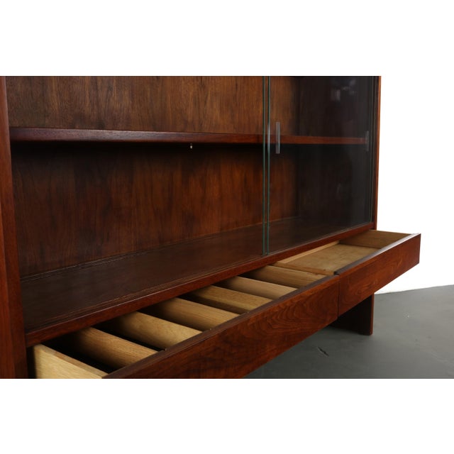 Mid-Century Modern Jack Cartwright for Founders Book Case Display Hutch with Glass Doors For Sale - Image 3 of 5