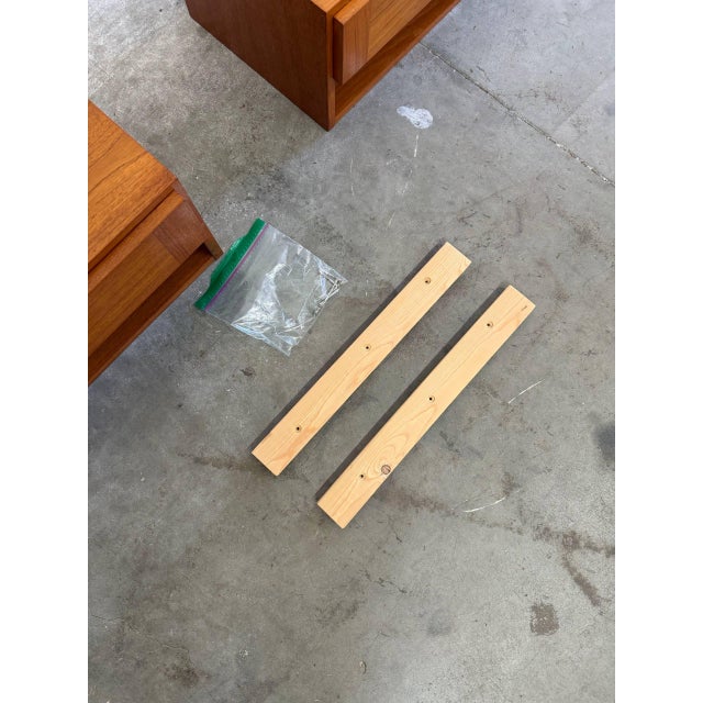 Mid 20th Century Danish Modern Teak Floating Nightstands – Mid Century Modern Wall-Mounted Pair For Sale - Image 9 of 10