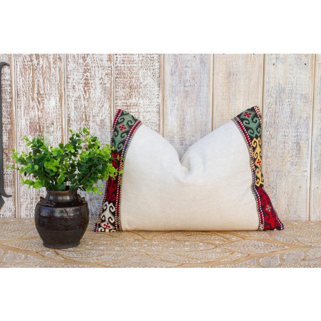 Niku Linen Tribal Border Pillow For Sale In Los Angeles - Image 6 of 7