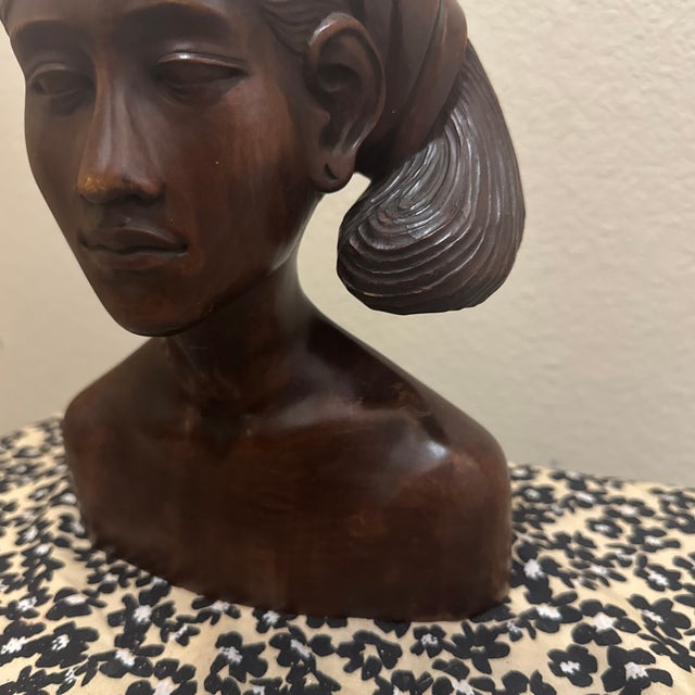 Art Deco Vintage Art Deco Balinese Woman Bust – Hand-Carved Mahogany Wood Sculpture For Sale - Image 3 of 11