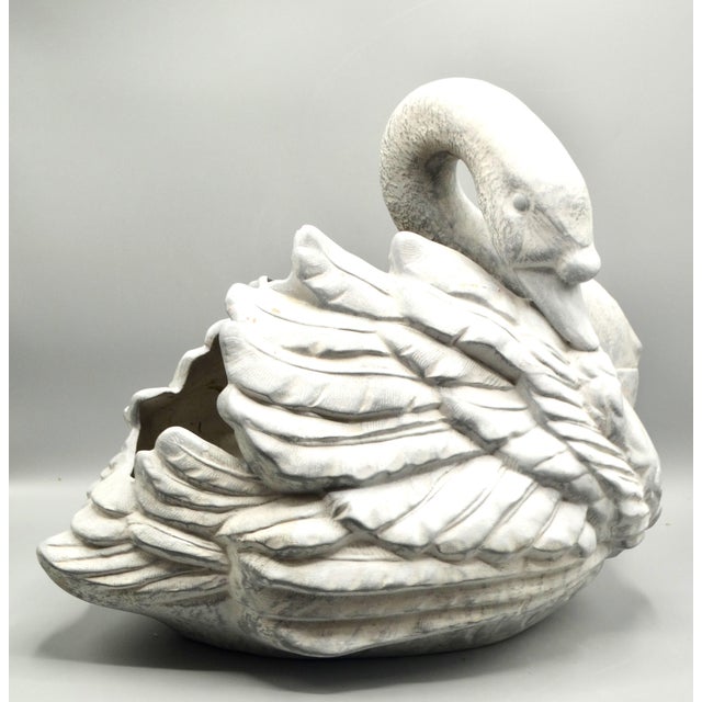 Large vintage white garden swan planter / jardiniere. It is well molded with nice detail to the body and head.