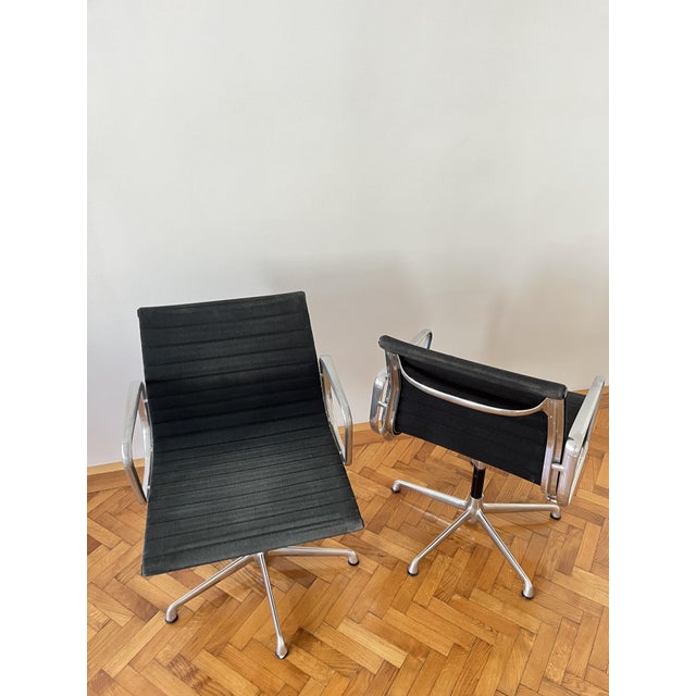 Black EA 108 Aluminium Group Office Chairs by Charles & Ray Eames for Icf, 1980s, Set of 2 For Sale - Image 8 of 18