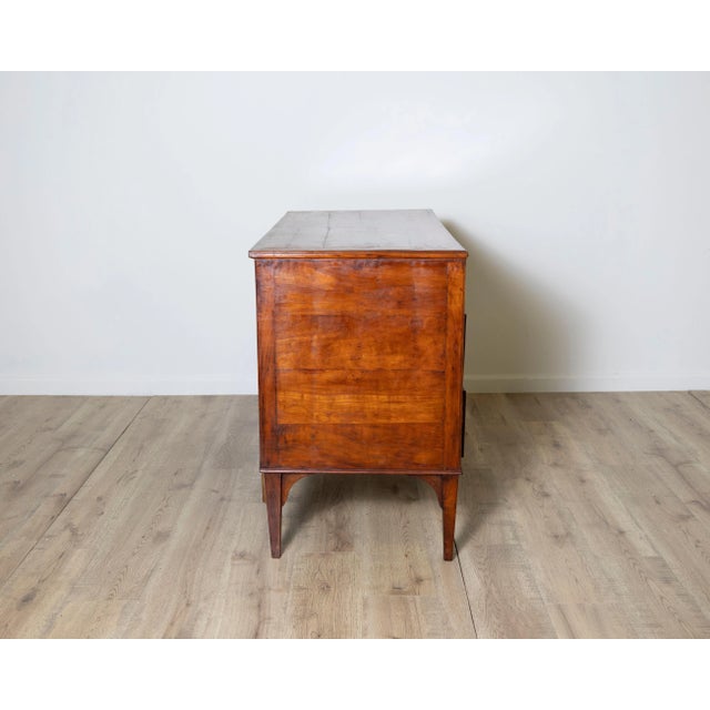 18th-century Italian Cherrywood Chest of Drawers from Venice For Sale In Atlanta - Image 6 of 9
