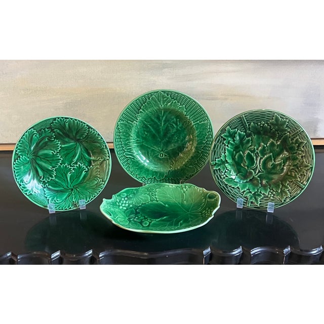 English Majolica Plates and Bread Platter- Set of 4 For Sale - Image 12 of 13