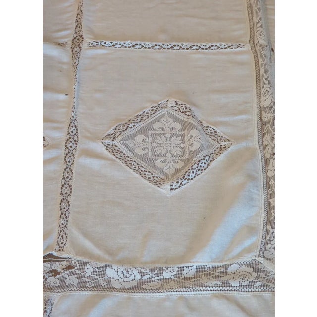 Mid 20th Century European Linen Banquet Cloth With Filet Lace Medallions For Sale - Image 9 of 9