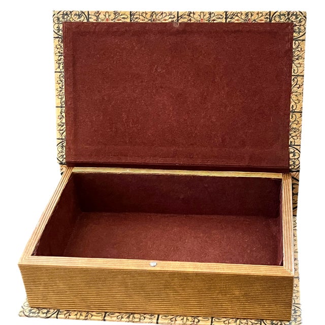 Pair of Trompe L’Oeil Faux Book Boxes in the Italian Florentine Style, 11" For Sale - Image 9 of 15