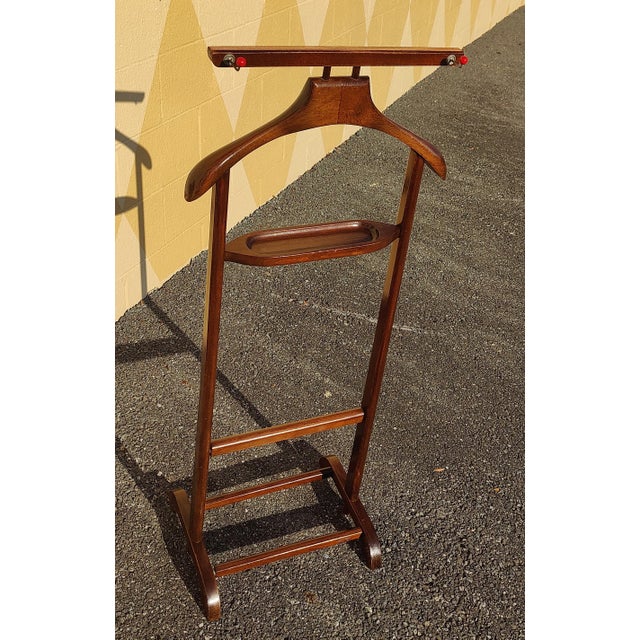 This Valet stand attributed to Fratelli Ruguitti is fixed to the base by two turned wooden elements. The two tie/belt...