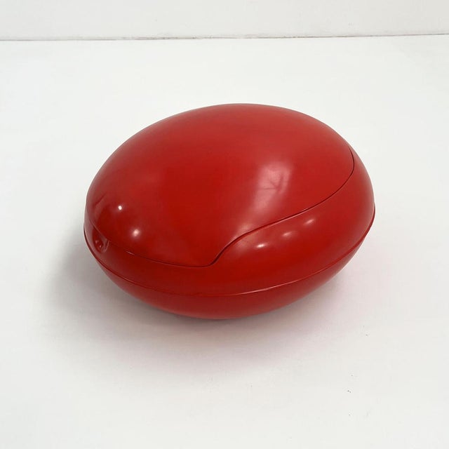 White Gn1 Garden Egg attributed to Peter Ghyczy for Veb Synthese, 1970s, in Good conditions. Designed 1960 to 1969 This...