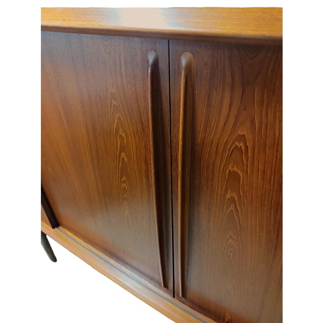 Mid-Century Danish Teak Low Sideboard by Svend Åge Madsen for H.P. Hansen, 1960s For Sale - Image 9 of 12