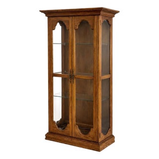 Vintage Harbor House Solid Oak Lighted Curio Cabinet With Glass Sides – Model 9630 – Adjustable Shelves For Sale