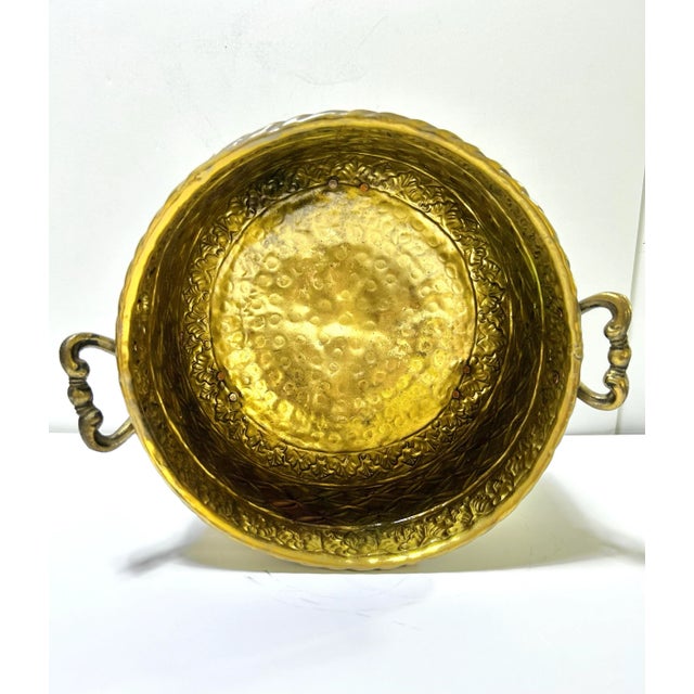 1970s Vintage Embossed Brass Cachepot Planter – Hollywood Regency Brass Planter For Sale - Image 5 of 8