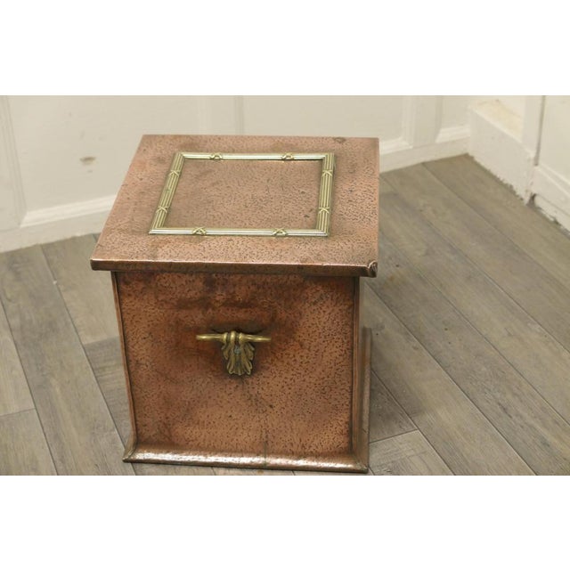 Hand Beaten Arts and Crafts Copper Coal Box, 1880 For Sale - Image 4 of 9