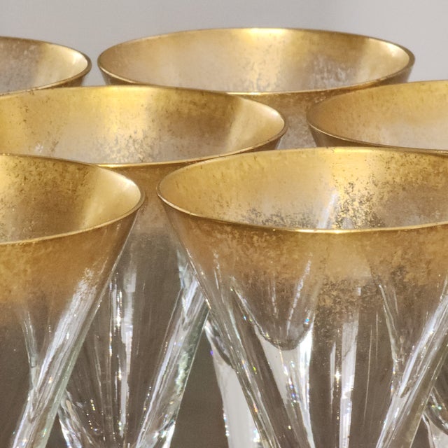 1960s Heavy Gold Flecks on Clear Crystal Glass All Purpose Wine Champagne Flutes- Set of 7 For Sale - Image 11 of 12