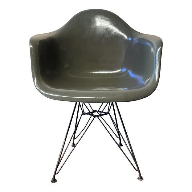DAR Fibreglass Chair in Elephant Grey by Eames for Herman Miller For Sale
