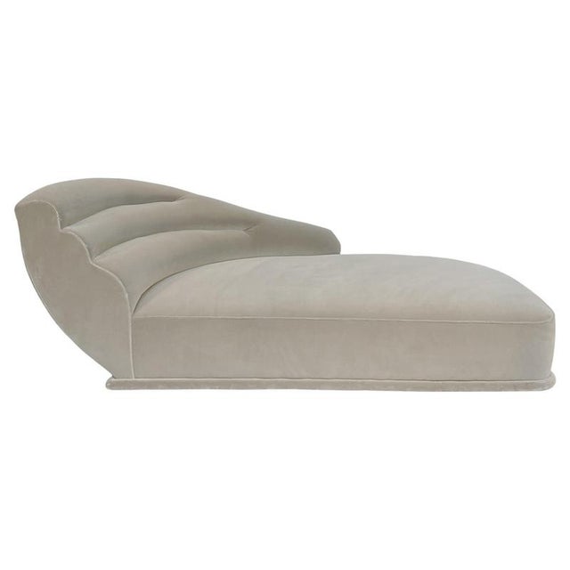 Hollywood Regency Style Taupe Velvet Chaise Longue attributed to Promemoria, Italy, 2000s For Sale - Image 10 of 10