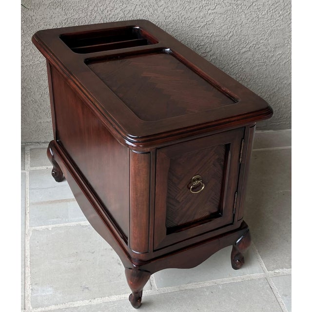 Mid 20th-Century French Provincial-Style Mahogany Chairside/Bedside Cabinet & Media Storage Table For Sale - Image 14 of 18