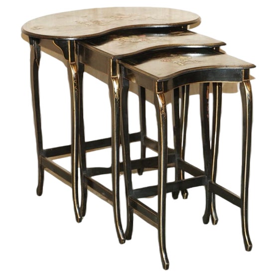 Chinese Chinoiserie Lacqurered Kidney Shaped Nesting Tables, 1900s, Set of 3 For Sale