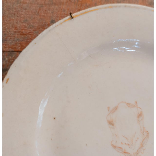 Late 18th Century 18th Century Pair of Chinese Export Armorial Decorative Rustic Plates For Sale - Image 5 of 12