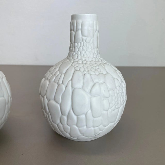 Ceramic German Op Art Biscuit Porcelain Vases by Ak Kaiser, 1970s, Set of 2 For Sale - Image 7 of 15