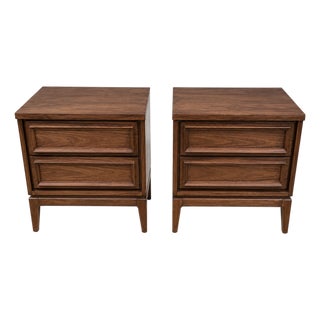 Mid Century Modern Walnut Nightstands - Pair For Sale