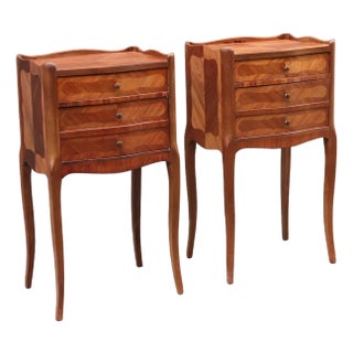 1920s Pair of French Louis XV Style Rosewood Side Tables Nightstands For Sale