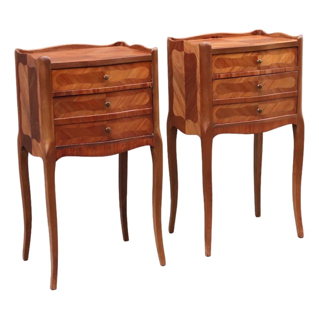 1920s Pair of French Louis XV Style Rosewood Side Tables Nightstands For Sale