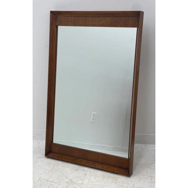 Vintage United Company Mid Century Modern Mirror Dimensions. 28 W ; 43 H